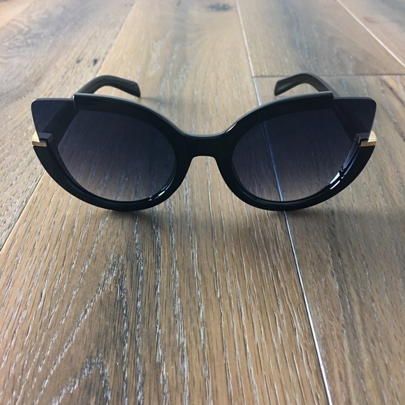Bundle 2 for $8 Oversized Cat Eye Sunglasses - Picture 3 of 6